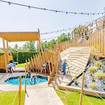 Uniek Op Rustige, Kindvriendelijke Site Ostend